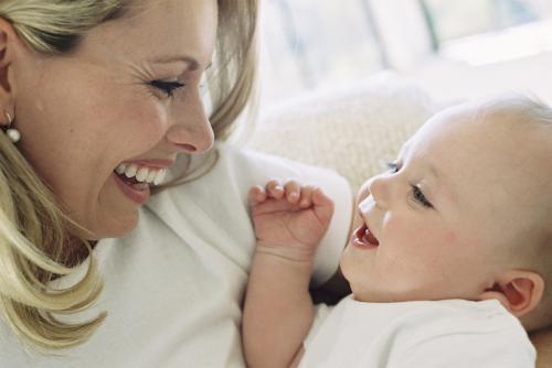 mama-y-bebe-comunicandose_500
