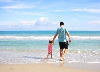 Beneficios de Caminar Descalzo por la Orilla de la Playa Beneficios de Caminar Descalzo por la Orilla de la Playa