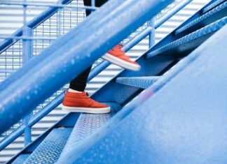 10 Beneficios de SUBIR ESCALERAS 10 Beneficios de Subir Escaleras
