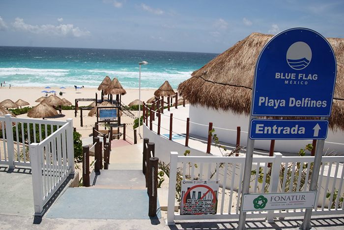CANCUN playa-delfines