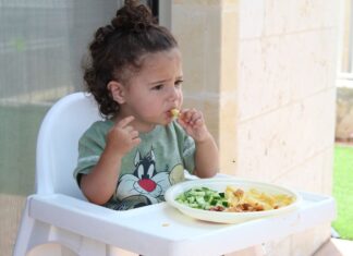 Cómo debe ser la ALIMENTACIÓN del bebé en su primer año Cómo debe ser la ALIMENTACIÓN del bebé en su primer año