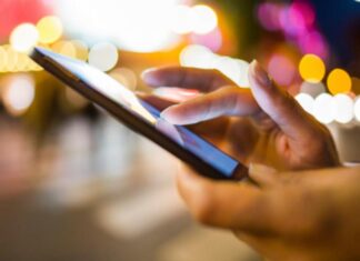 5 consejos de ergonomía para EVITAR LESIONES CON EL MÓVIL