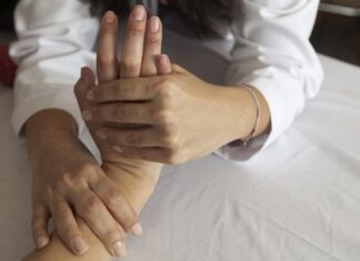 Lesiones típicas del trabajo, MANOS, MUÑECAS Y ESPALDA