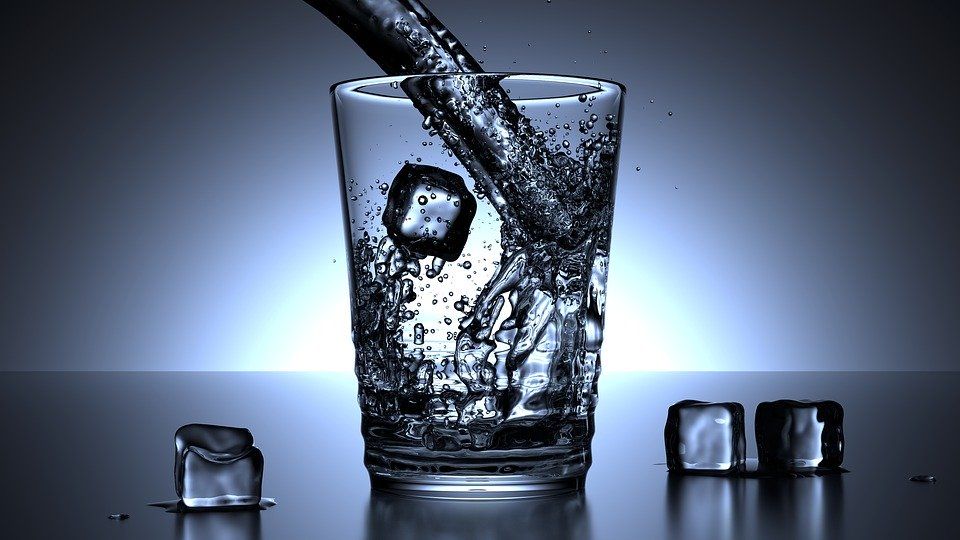 El peligro de beber demasiado AGUA