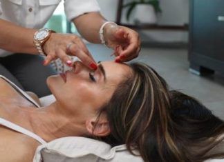 3 Beneficios del masaje facial ¡Relájate! Masaje Facial relajante