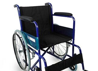 Silla de ruedas plegable 【Mejores opiniones】 Mobiclinic, Silla de ruedas plegable, Alcázar, Marca Española, Asiento 46 cm, Freno manual, Reposabrazos fijos y Reposapiés abatibles, Silla de ruedas para minusválidos, Color Azul/Negro