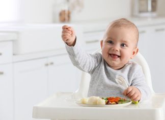 Entre el BLW o las papillas, ¿qué es mejor? BABY LED WEANING