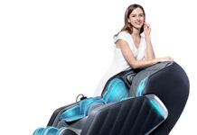 Sillones de masaje inteligentes 【Mejores opiniones】 HealthRelife Sillón de masaje para todo el cuerpo, silla de masaje inteligente Zero Gravity 3D, manos robóticas con carril SL, altavoz Bluetooth, color negro