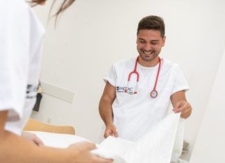 Estudia Auxiliar de Enfermería Online desde cualquier lugar con MEDAC estudiar auxiliar de enfermeria online