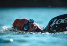Natación y Surf, dos deportes acuáticos muy populares wetsuit